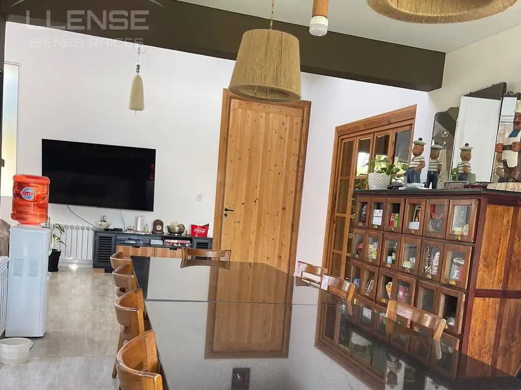 Casa - 270  m² Cubierta | 3 dormitorios | 10 años | 3 baños | 5 ambientes | 2 cocheras
