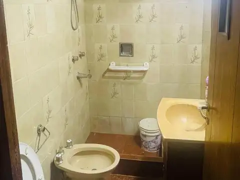 Casa de pasillo unico 2 dormitorios patio y terraza