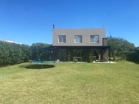 Casa 4 ambientes con 4 baños