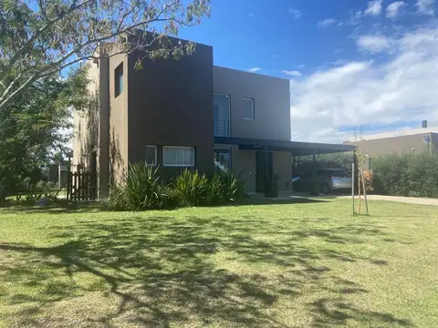 Casa en Alquiler de 3 dormitorios