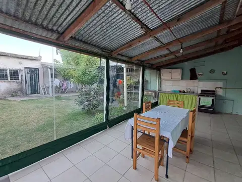 Casa 5 ambientes con 2 baños