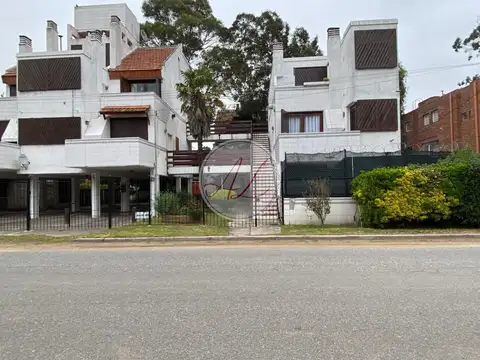 Jonas 800, Piso 0