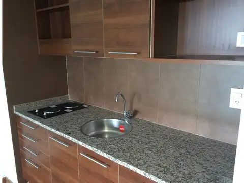 VENTA AMPLIO MONOAMBIENTE CON BALCON - CONTRAFRENTE -