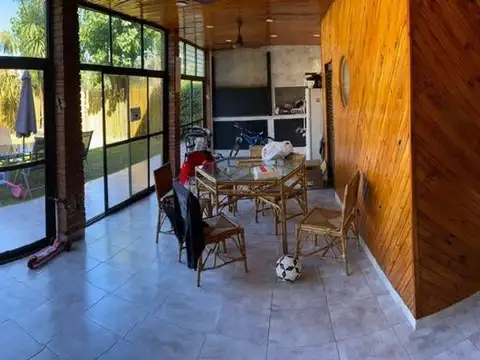 Casa en Venta con 3 cocheras