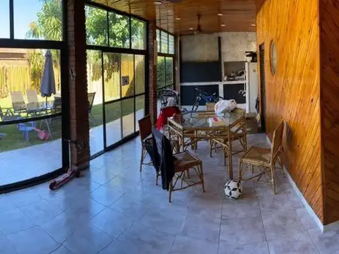 Casa en Venta con 3 cocheras