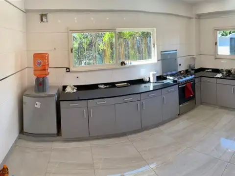 Casa 5 ambientes con 2 baños