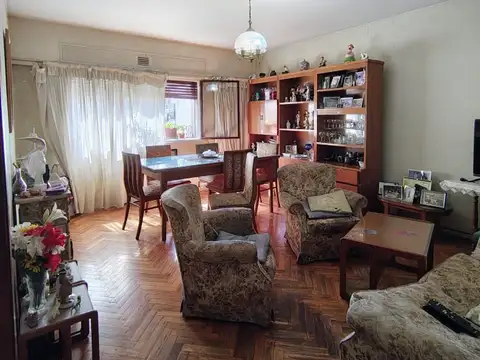 Paraguay 5500, Piso 6