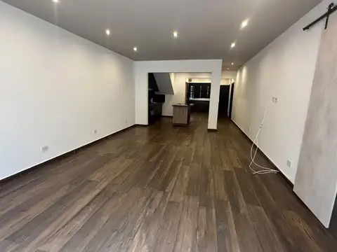 Depto Tipo Casa 3 ambientes con 2 baños