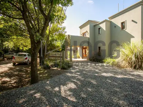 Venta casa hotel en San Antonio de Areco 2000m2