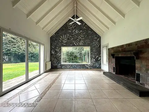 Casa en Venta con 3 cocheras