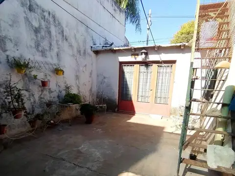 Casa 4 ambientes con 1 baño