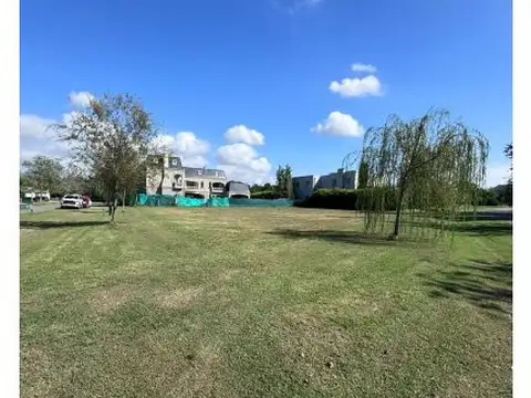 Exclusivo Terreno en Kentucky Club de Campo