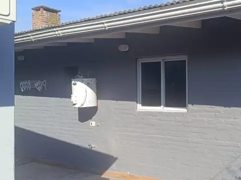 Departamento de 2 ambientes con patio propio.