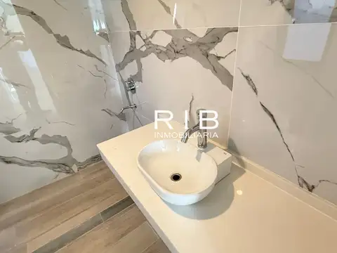 Casa 5 ambientes con 4 baños