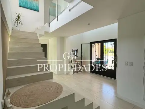 Casa en Venta con 5 cocheras