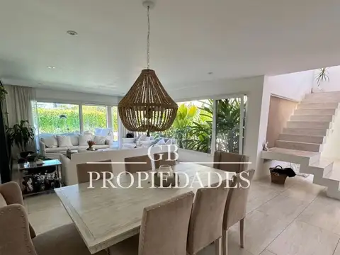Casa Monoambiente con 4 baños