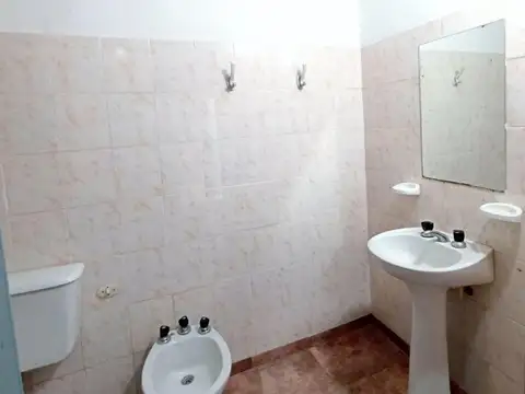 Venta Casa 4 ambientes con Local Florencio Varela
