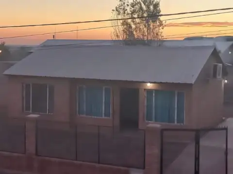 CASA EN VENTA Y ALQUILER EN BARRIO MIRADOR AÑELO