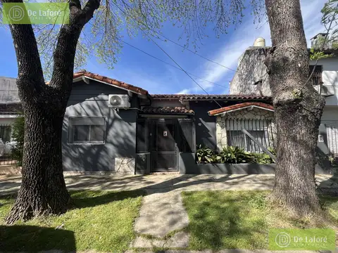 VENTA - Casa 4 amb. en Beccar, renovada en lote propio, 3 dorm., 2 baños y patio con parrilla