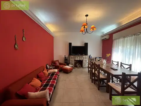 VENTA - Casa 4 amb. en Beccar, renovada en lote propio, 3 dorm., 2 baños y patio con parrilla