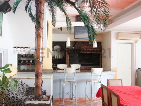 VENTA CASA 4 AMBIENTES CON PILETA - BILLINGHURST, SAN MARTÍN - ACEPTA PERMUTA 