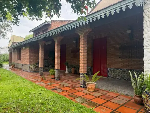 CASA 5 AMBIENTES BERNAL ESTE