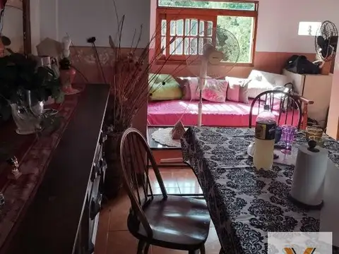 Casa  en venta - 5 dormitorios 4 baños - 150mts2 - Castelar Norte