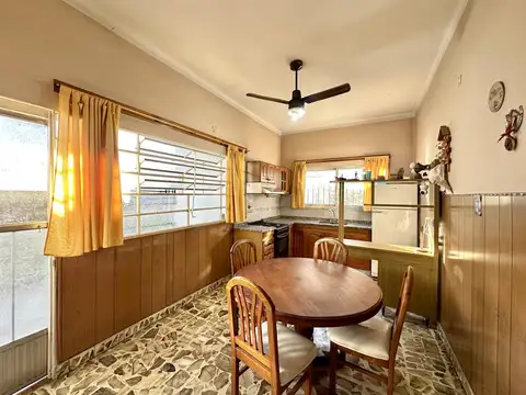 Casa 3 ambientes con 1 baño