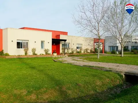 Casa 5 ambientes con 2 baños