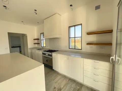 Casa 5 ambientes con 4 baños