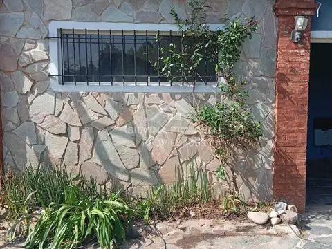 Casa 3 ambientes con 2 baños