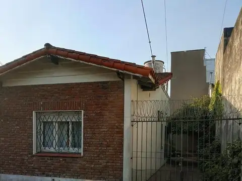 Casa 4 ambientes con 1 baño