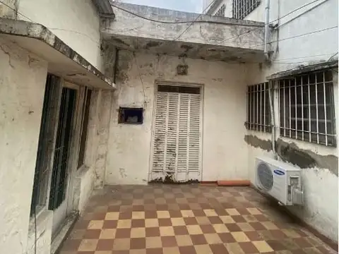 Venta  PH 3 ambientes a refaccionar, al fondo.