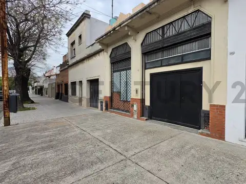 Local comercial en flores — a metros de av. eva perón