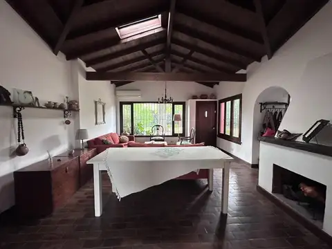 Casa en Venta con 3 cocheras