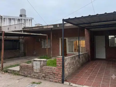 VENTA ,CASA PARQUE LICEO. PRIMERA SECCIÓN