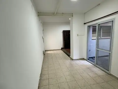 HERMOSA CASA DE PASILLO 3 DORMITORIOS Y PATIO