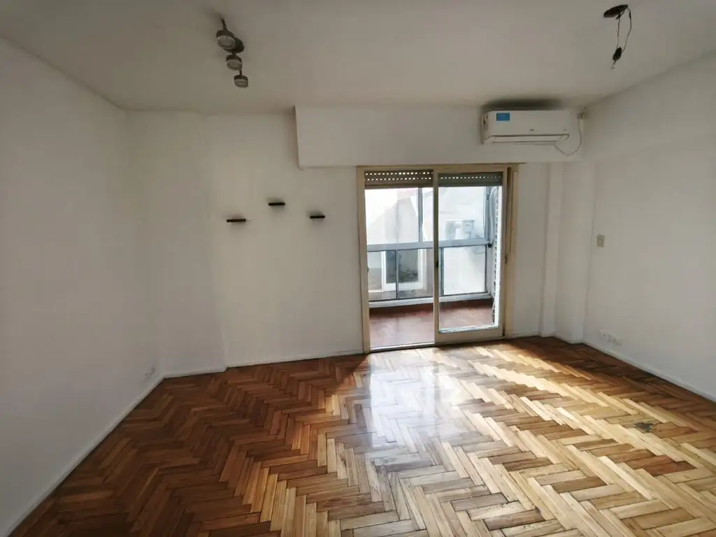 WARNES 100, Piso 2