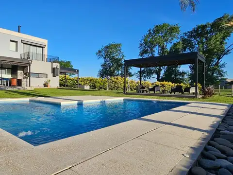 Hermosa casa de 4 dormitorios   dependencia en 2 plantas en barrio San Sebastian
