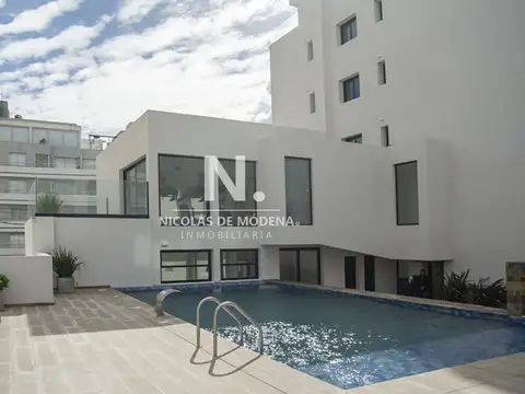 Impecable apartamento con hermosa vista de 3 dormitorios en suite en Punta del Este.