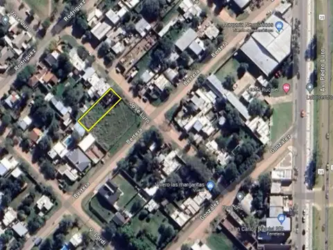 Terreno con construcción en Jose Luro 2150