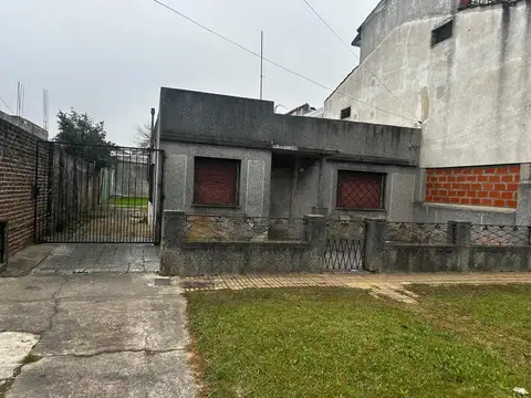 CASA A DEMOLER SOBRE LOTE DE 400 M2, OPORTUNIDAD!