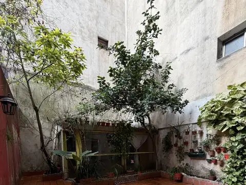 Depto de 4 amb en PB con patios en recoleta