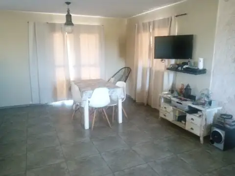 Casa apta crédito en Cuadro Benegas con 2.975 m² de terreno – Loteo Don Casado