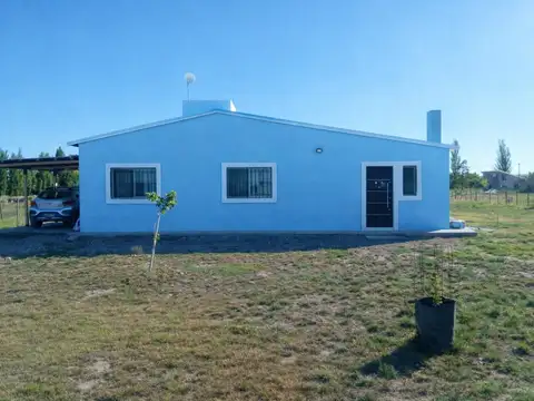 Casa apta crédito en Cuadro Benegas con 2.975 m² de terreno – Loteo Don Casado