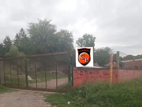 IMPORTANTE FRACCIÓN CON GALPÓN Y LOCALES