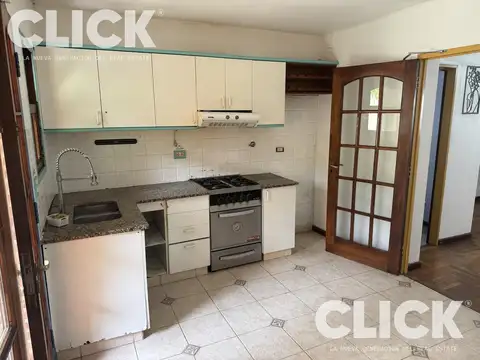Alquiler- Casa en duplex de 3 pisos con patio y cochera - Saavedra
