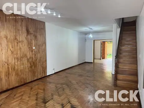 Alquiler- Casa en duplex de 3 pisos con patio y cochera - Saavedra