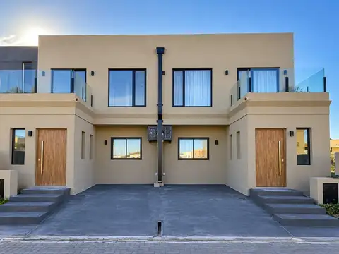Casa tipo duplex en barrio semi abierto en Capilla del Señor