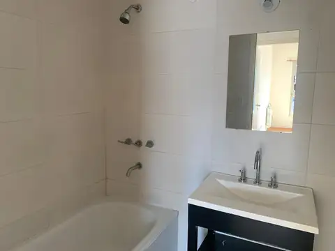 Departamento en venta de 3 Ambientes con 2 cocheras cubiertas en Bernal Centro